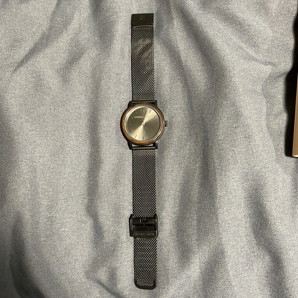 Woman’s Watch- Original Grain - Picture 2 of 3